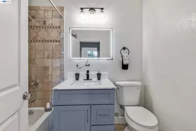 2248 22nd St, Oakland, CA 94606 - Photo 13