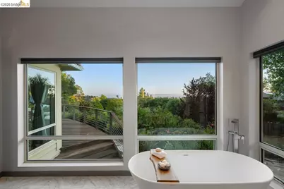 12131 Skyline Blvd, Oakland, CA 94619 - Photo 35