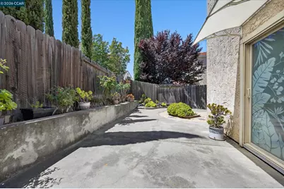 1026 Burnham Dr, Pittsburg, CA 94565 - Photo 29