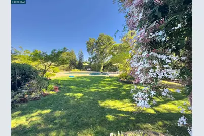 84 Quail Ln, Martinez, CA 94553 - Photo 3