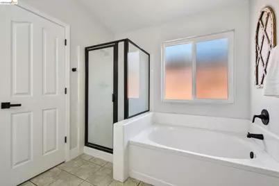 9020 Pembridge Dr, Elk Grove, CA 95624 - Photo 25