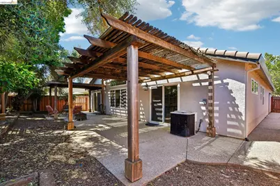9020 Pembridge Dr, Elk Grove, CA 95624 - Photo 37