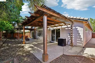 9020 Pembridge Dr, Elk Grove, CA 95624 - Photo 37