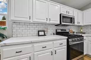 9020 Pembridge Dr, Elk Grove, CA 95624 - Photo 13