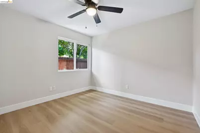 9020 Pembridge Dr, Elk Grove, CA 95624 - Photo 33