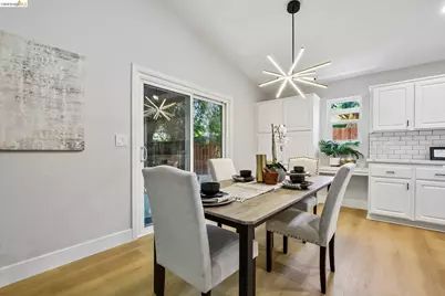 9020 Pembridge Dr, Elk Grove, CA 95624 - Photo 17