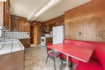 8115 Iris St, Oakland, CA 94605 - Photo 11