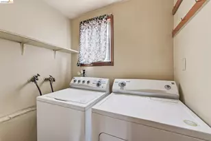 8115 Iris St, Oakland, CA 94605 - Photo 23