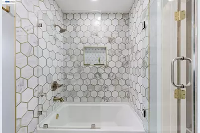 5137 Fairfax Ave, Oakland, CA 94601 - Photo 21