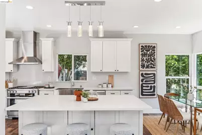 6935 Chambers Dr, Oakland, CA 94611 - Photo 9