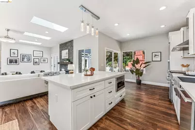 6935 Chambers Dr, Oakland, CA 94611 - Photo 17