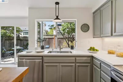 39 Benedict Ct, Alameda, CA 94502 - Photo 17
