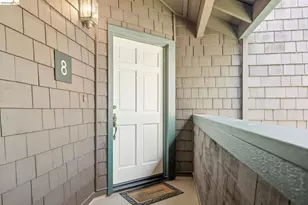 8 Pomfret Walk, Pleasant Hill, CA 94523 - Photo 3