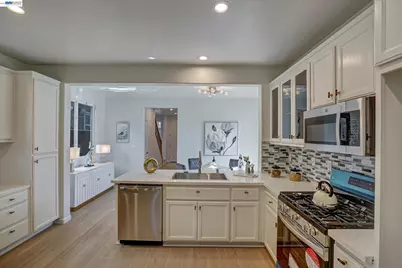 530 Cottage Park Dr, Hayward, CA 94544 - Photo 7