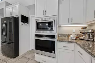 1589 Friendly St, Manteca, CA 95337 - Photo 9
