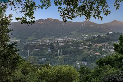 90 Overhill Rd, Orinda, CA 94563 - Photo 55
