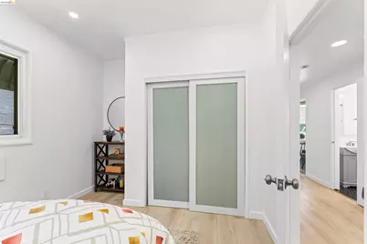 2832 Summit St, Oakland, CA 94609 - Photo 17
