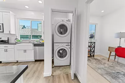 2832 Summit St, Oakland, CA 94609 - Photo 11