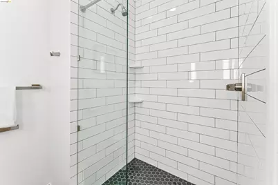 2832 Summit St, Oakland, CA 94609 - Photo 13