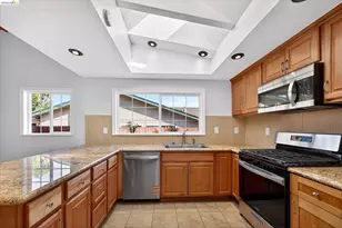 901 Helix Dr, Concord, CA 94518 - Photo 15
