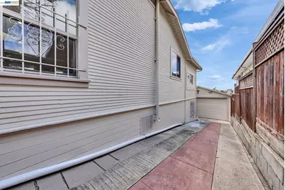 4471 Tulip Ave, Oakland, CA 94619 - Photo 31