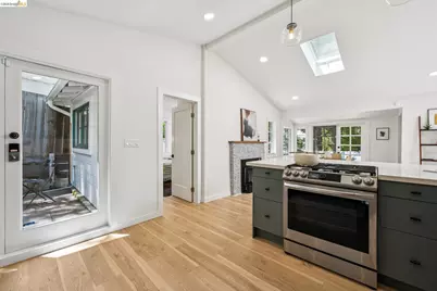6400 Pinehaven Rd, Oakland, CA 94611 - Photo 29