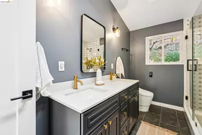 6400 Pinehaven Rd, Oakland, CA 94611 - Photo 41