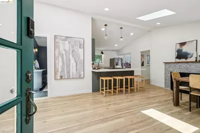 6400 Pinehaven Rd, Oakland, CA 94611 - Photo 5