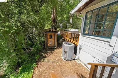 6400 Pinehaven Rd, Oakland, CA 94611 - Photo 37