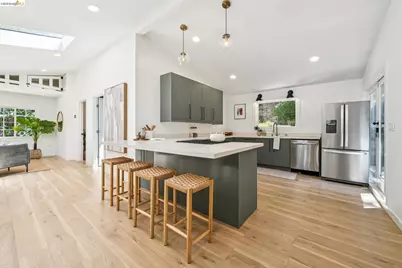 6400 Pinehaven Rd, Oakland, CA 94611 - Photo 23