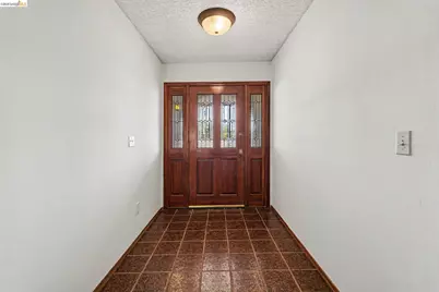 325 Hillsdale Dr, Pittsburg, CA 94565 - Photo 11