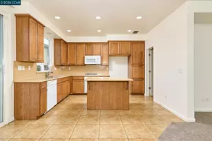 18 Outer Banks Pl, Sacramento, CA 95835 - Photo 3
