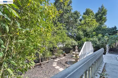 652 Valle Vista Ave, Oakland, CA 94610 - Photo 47