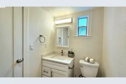 1404 Pine St, Martinez, CA 94553 - Photo 21