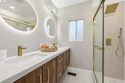 22 Garden Rd, Alameda, CA 94502 - Photo 17