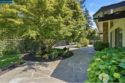 260 Corliss Dr, Moraga, CA 94556 - Photo 53