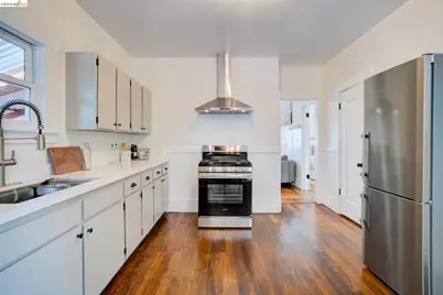 1068 66th St, Oakland, CA 94608 - Photo 21