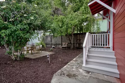 1068 66th St, Oakland, CA 94608 - Photo 27