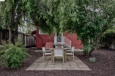 1068 66th St, Oakland, CA 94608 - Photo 33