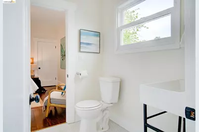 1068 66th St, Oakland, CA 94608 - Photo 13