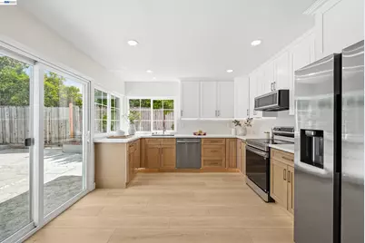 32419 Woodland Dr, Union City, CA 94587 - Photo 11
