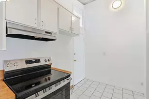 33 Eastwood Ct, Oakland, CA 94611 - Photo 13