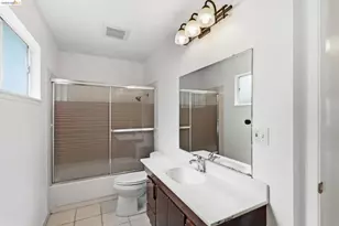 33 Eastwood Ct, Oakland, CA 94611 - Photo 29