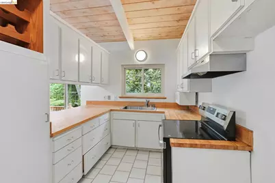 33 Eastwood Ct, Oakland, CA 94611 - Photo 11
