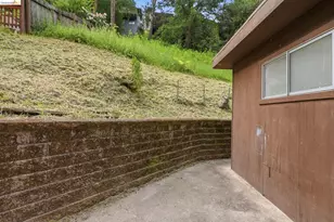 33 Eastwood Ct, Oakland, CA 94611 - Photo 35