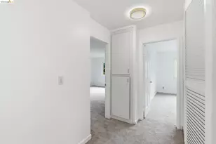 33 Eastwood Ct, Oakland, CA 94611 - Photo 17