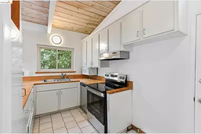 33 Eastwood Ct, Oakland, CA 94611 - Photo 13