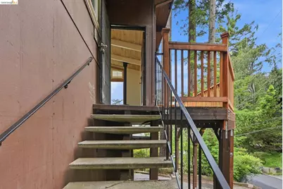 33 Eastwood Ct, Oakland, CA 94611 - Photo 5