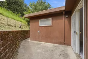 33 Eastwood Ct, Oakland, CA 94611 - Photo 37