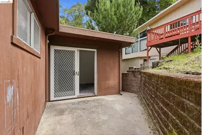 33 Eastwood Ct, Oakland, CA 94611 - Photo 37